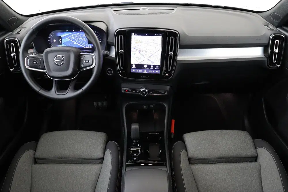 Volvo XC40 B4 (M-HYBRID) PLUS DARK -HARMAN uit 2026, foto 4