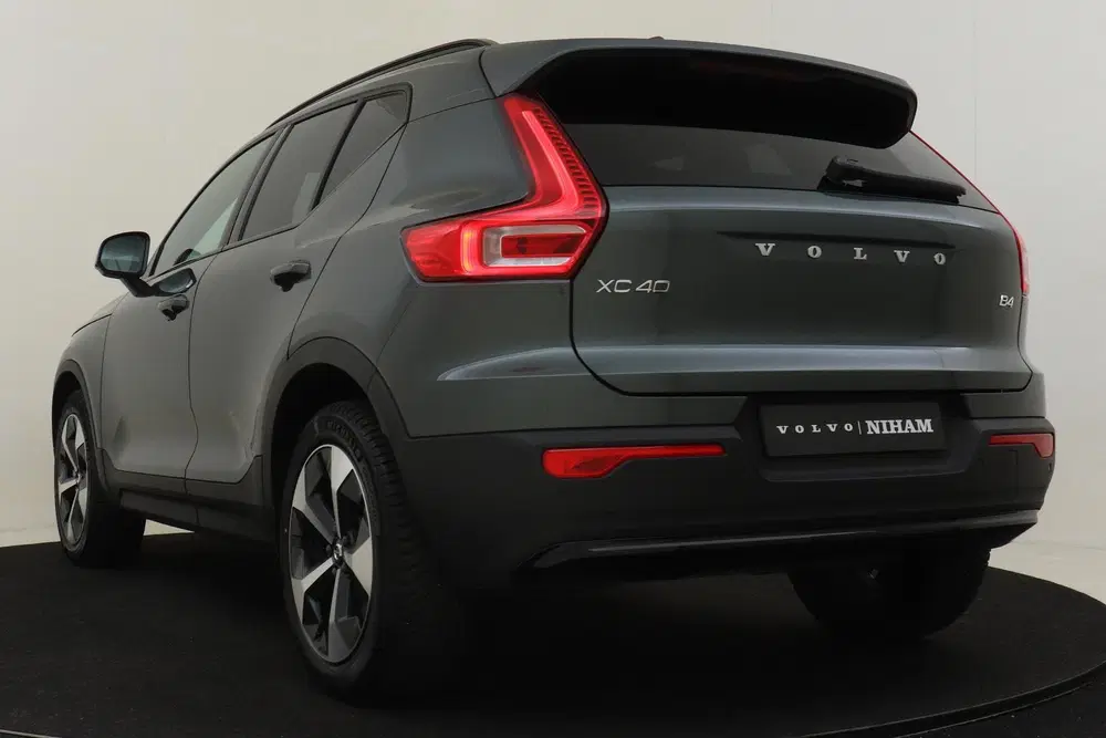 Volvo XC40 B4 (M-HYBRID) PLUS DARK -HARMAN uit 2026, foto 5