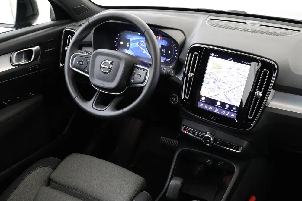 Volvo XC40 B4 (M-HYBRID) PLUS DARK -HARMAN uit 2026, foto 6