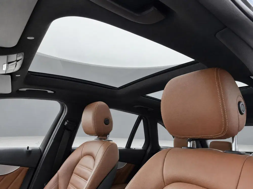 Mercedes-Benz GLC 200 Business Solution uit 2020, foto 6