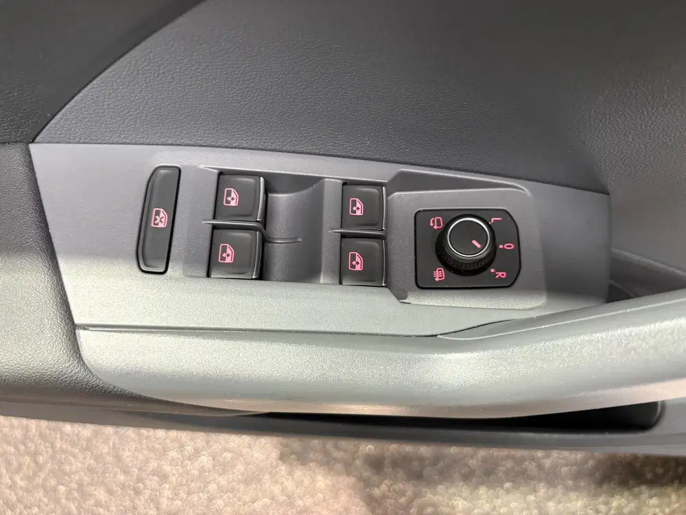 Volkswagen T-Cross 1.0 TSI R-Line uit 2022, foto 14