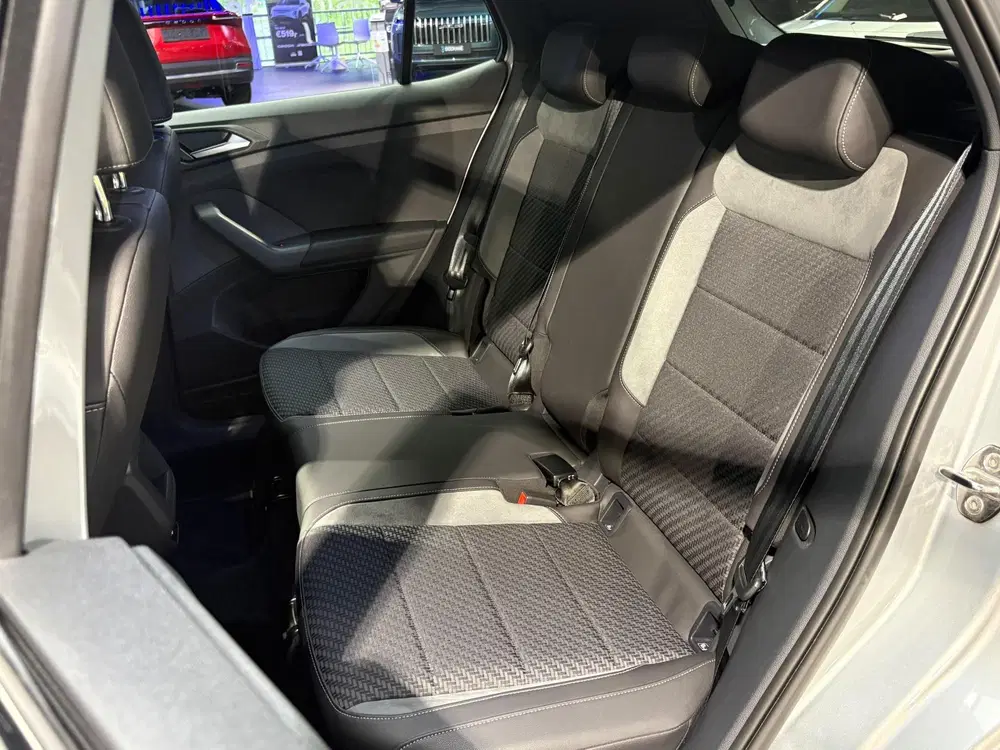 Volkswagen T-Cross 1.0 TSI R-Line uit 2022, foto 6