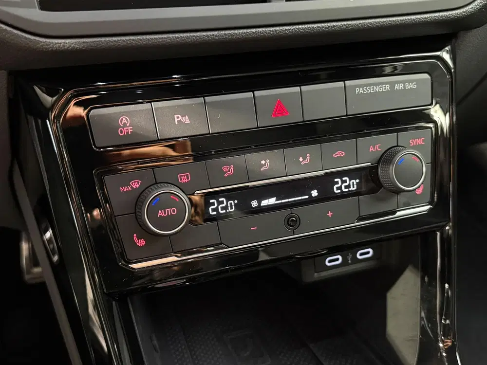Volkswagen T-Cross 1.0 TSI R-Line uit 2022, foto 9