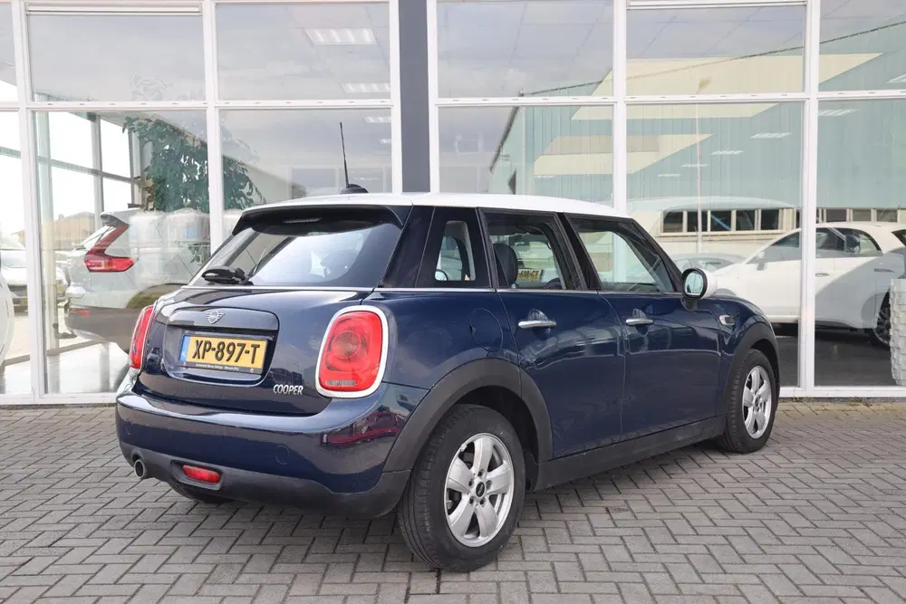 Mini Cooper 1.5 Cooper uit 2019, foto 2