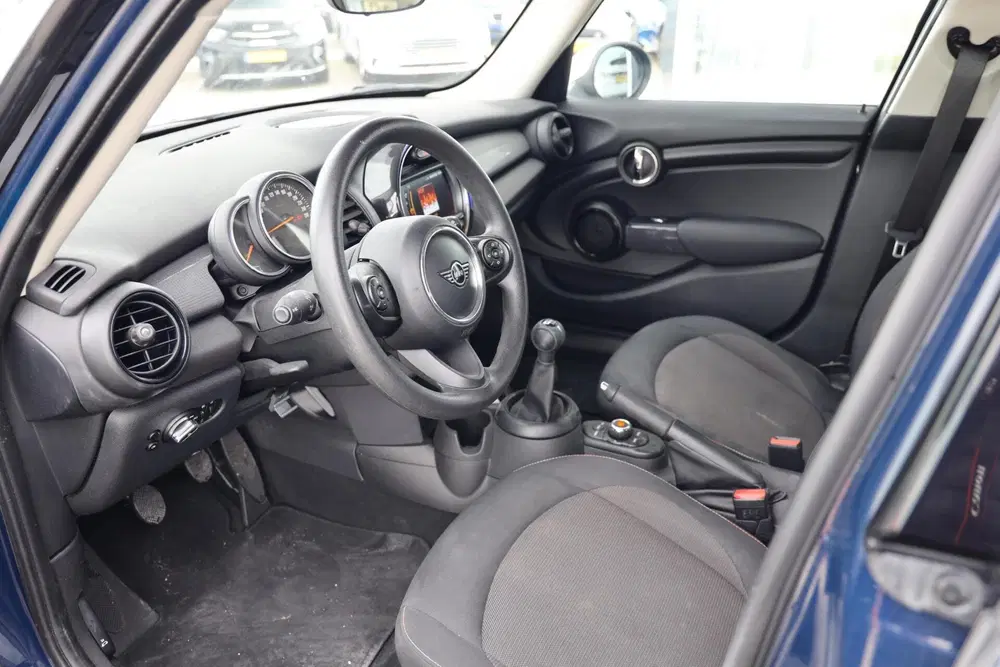 Mini Cooper 1.5 Cooper uit 2019, foto 4