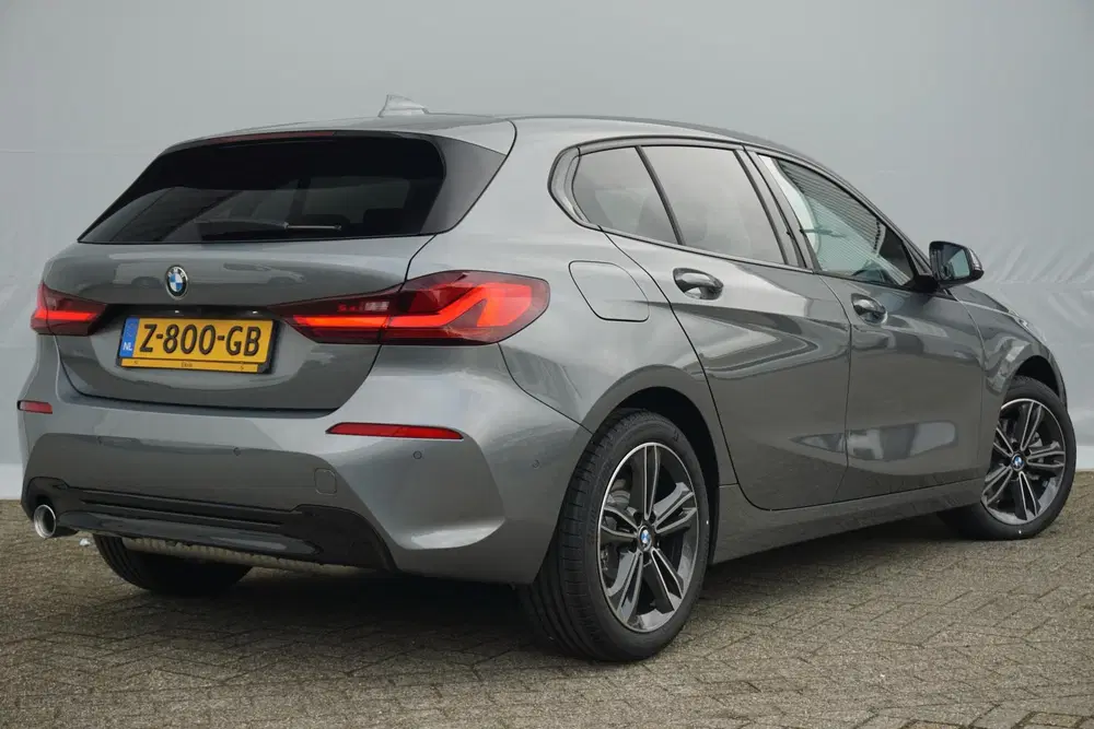 BMW 1-serie 118i uit 2024, foto 2