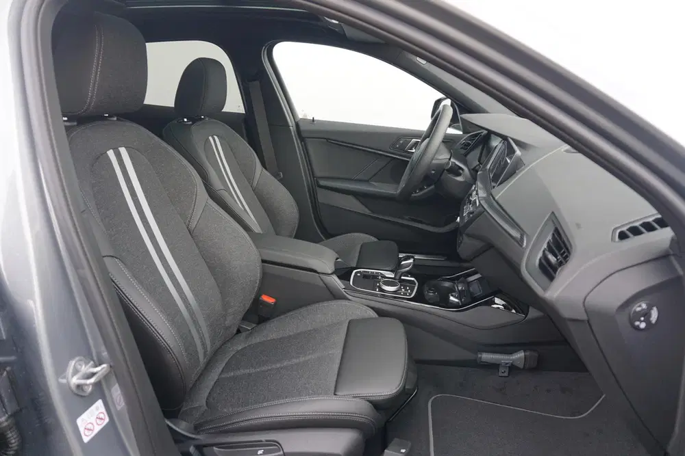 BMW 1-serie 118i uit 2024, foto 6