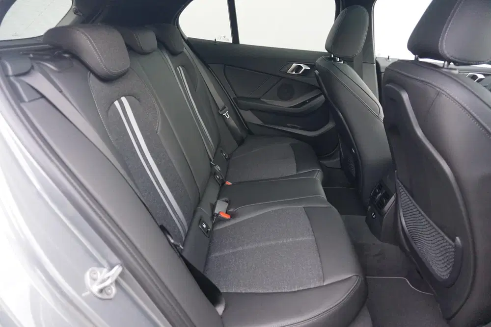 BMW 1-serie 118i uit 2024, foto 7