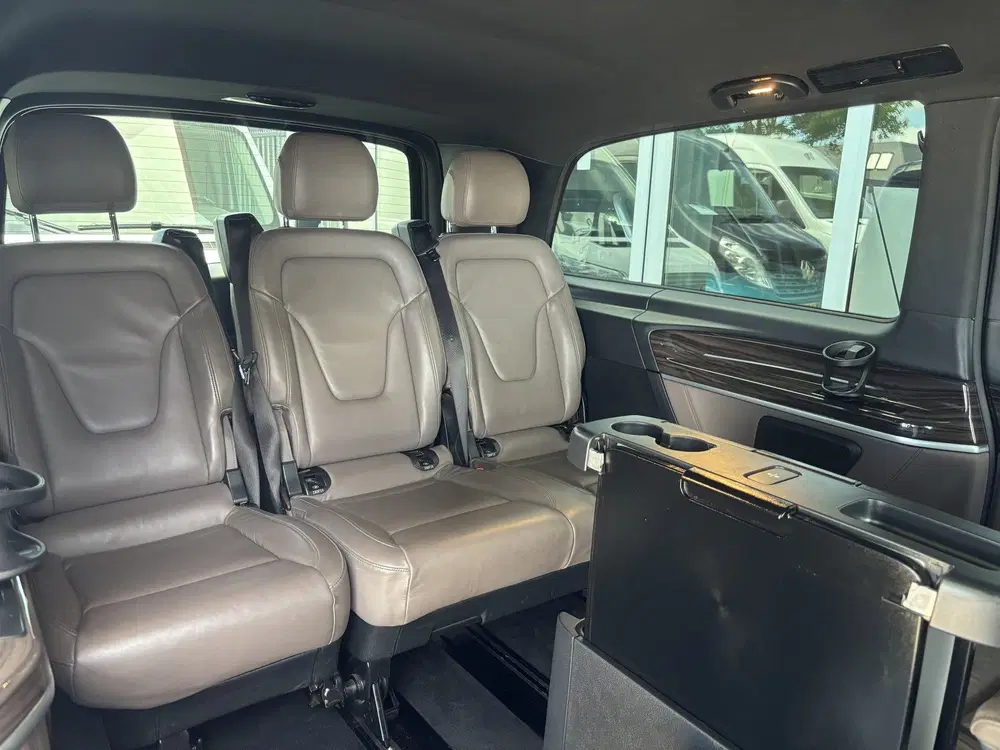 Mercedes-Benz V-Klasse 250d Extra Lang Avantgarde Edition uit 2023, foto 2