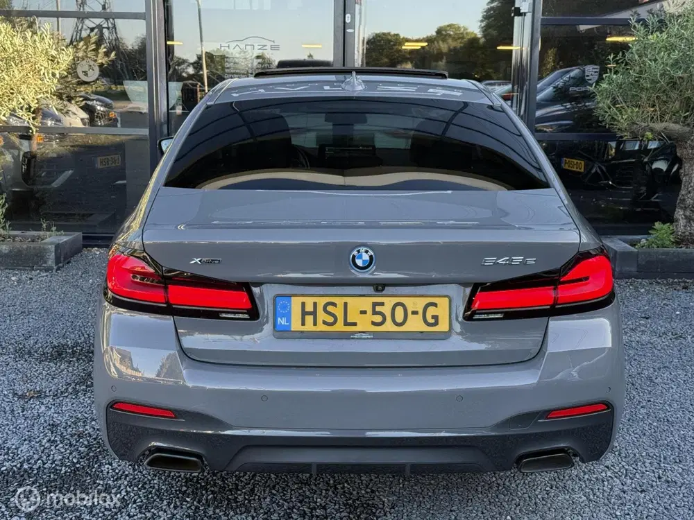 BMW 5-serie 545e xDrive uit 2021, foto 11