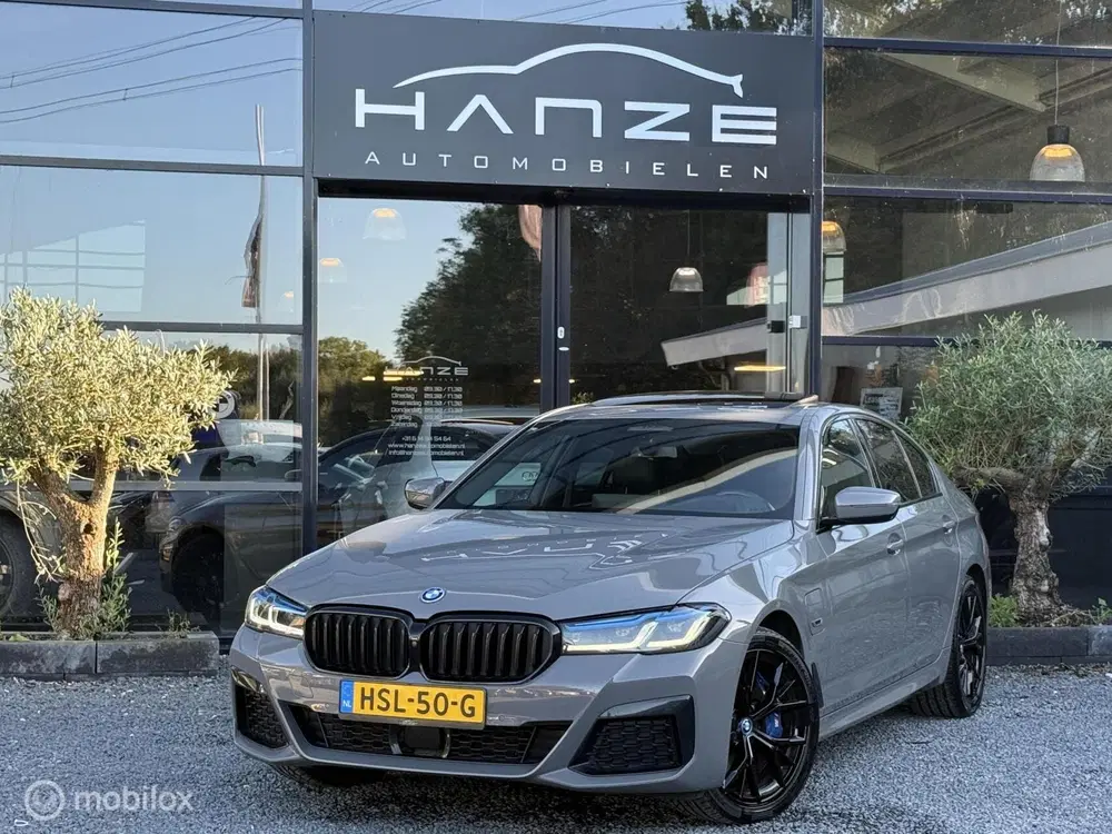 BMW 5-serie 545e xDrive uit 2021, foto 14