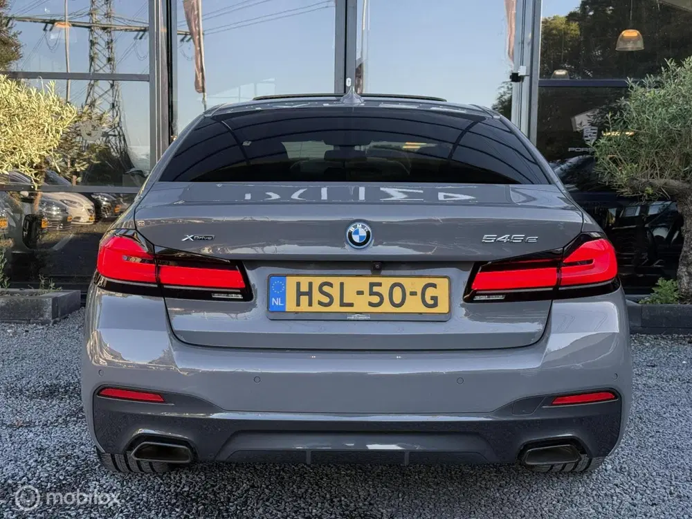 BMW 5-serie 545e xDrive uit 2021, foto 4