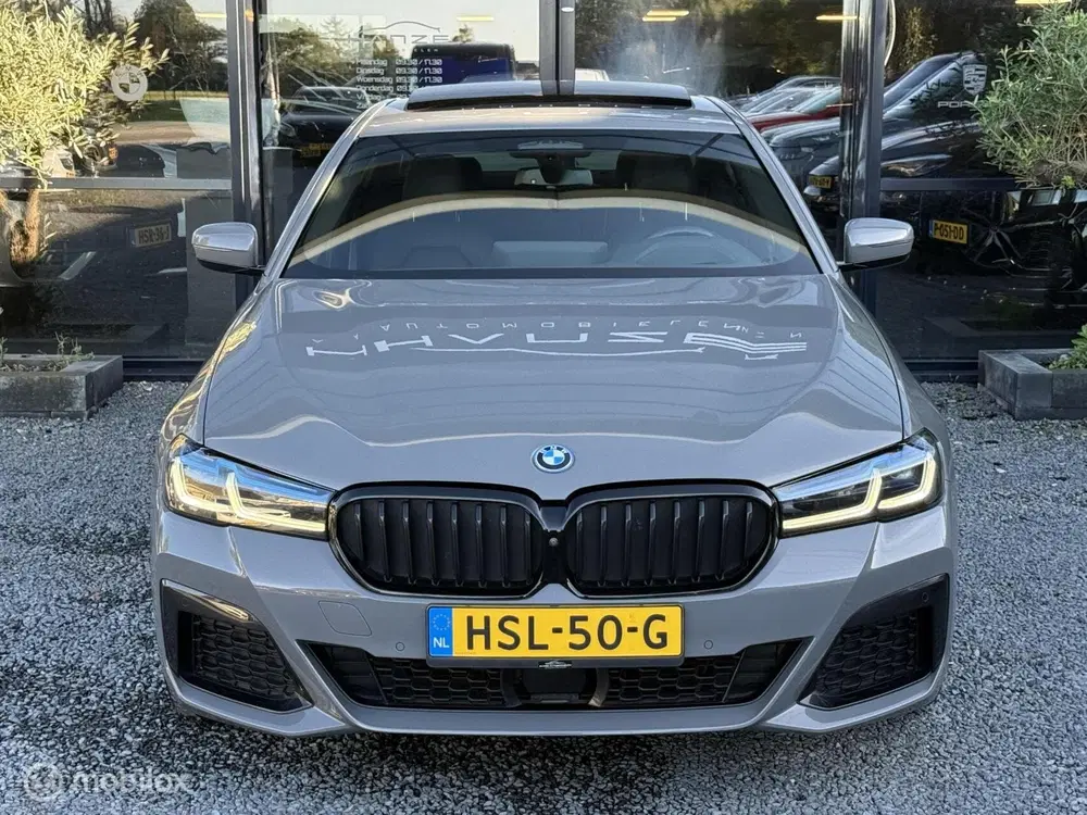 BMW 5-serie 545e xDrive uit 2021, foto 6