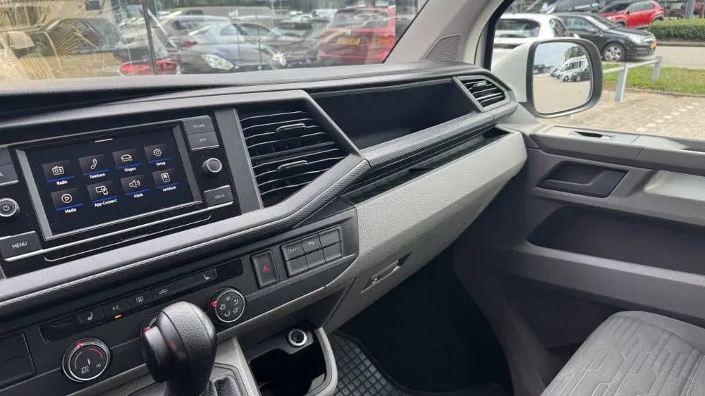 Volkswagen Transporter 2.0 TDI L2H1 4Motion uit 2021, foto 10