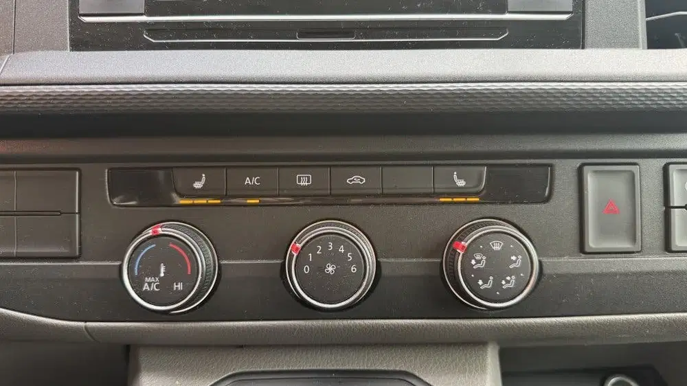 Volkswagen Transporter 2.0 TDI L2H1 4Motion uit 2021, foto 11