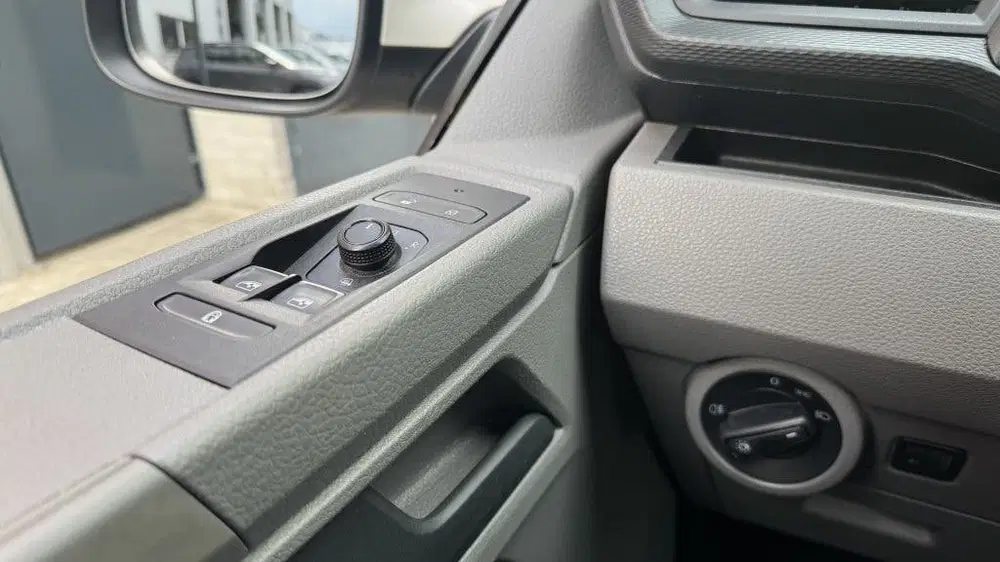 Volkswagen Transporter 2.0 TDI L2H1 4Motion uit 2021, foto 13