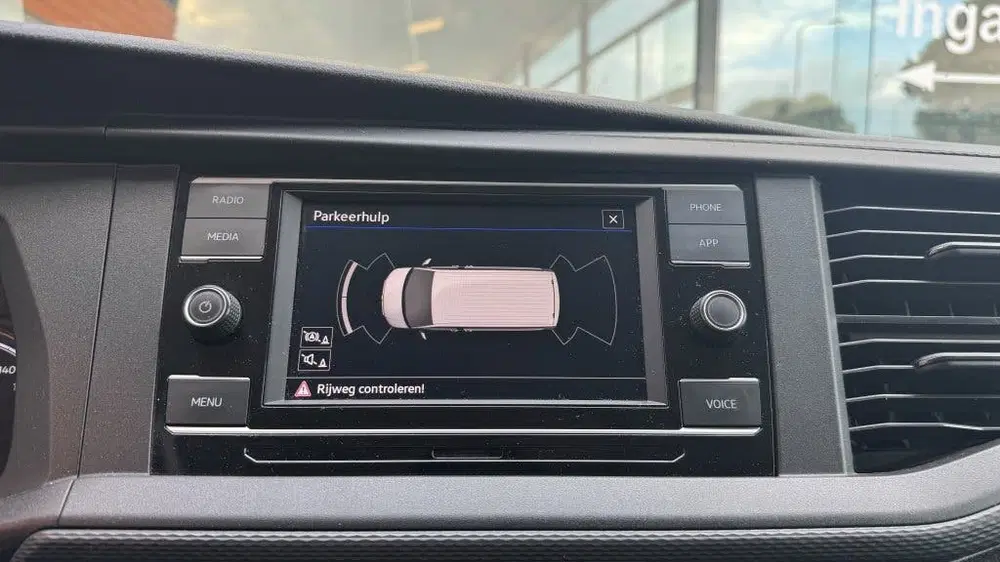 Volkswagen Transporter 2.0 TDI L2H1 4Motion uit 2021, foto 15