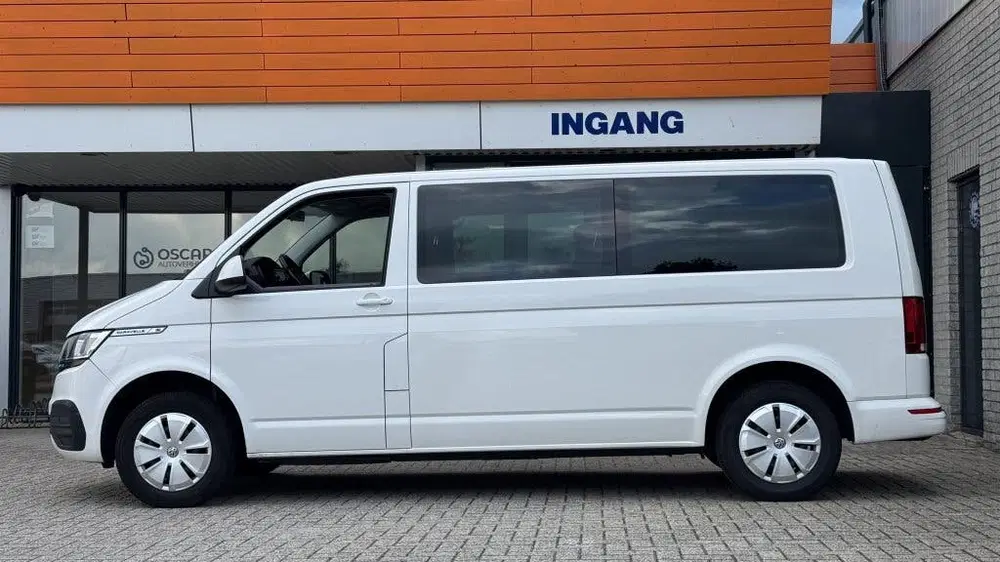 Volkswagen Transporter 2.0 TDI L2H1 4Motion uit 2021, foto 2