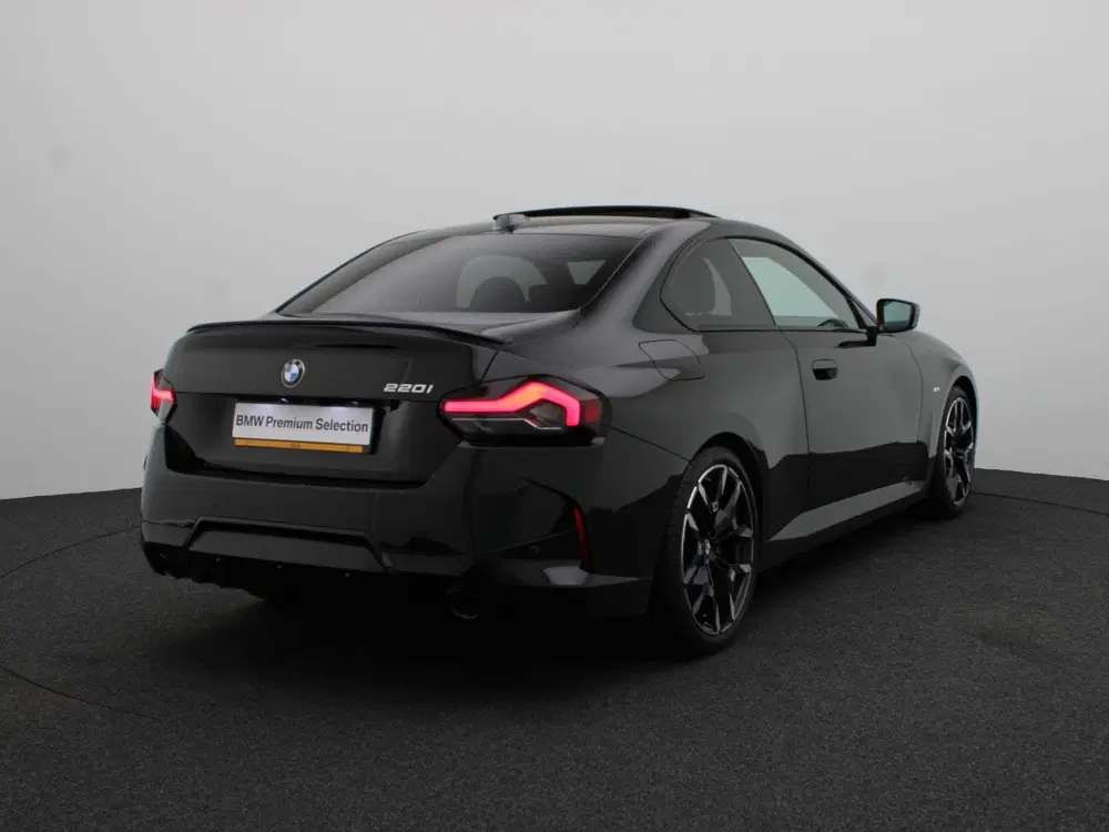 BMW 2-serie 2 Serie Coupé 220i High Executive uit 2026, foto 2