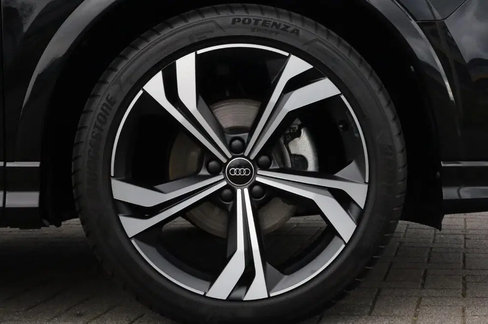 Audi Q3 35 TFSI Pano l Trekhaak l Sonos l Rode sti uit 2025, foto 4