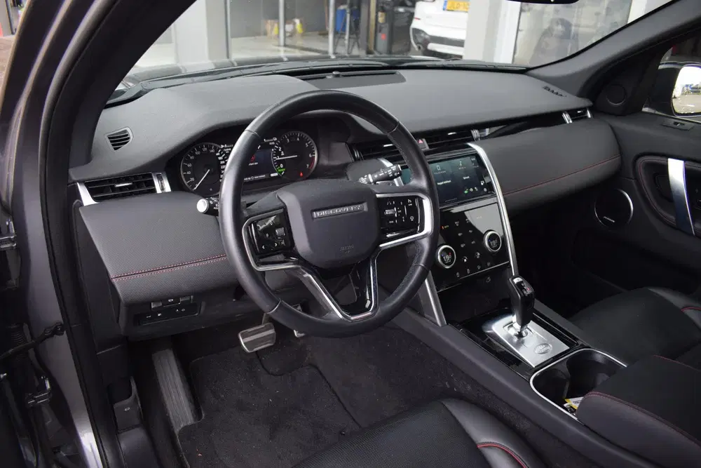 Land Rover Discovery Sport P300e 1.5 R-Dynamic HSE uit 2023, foto 4