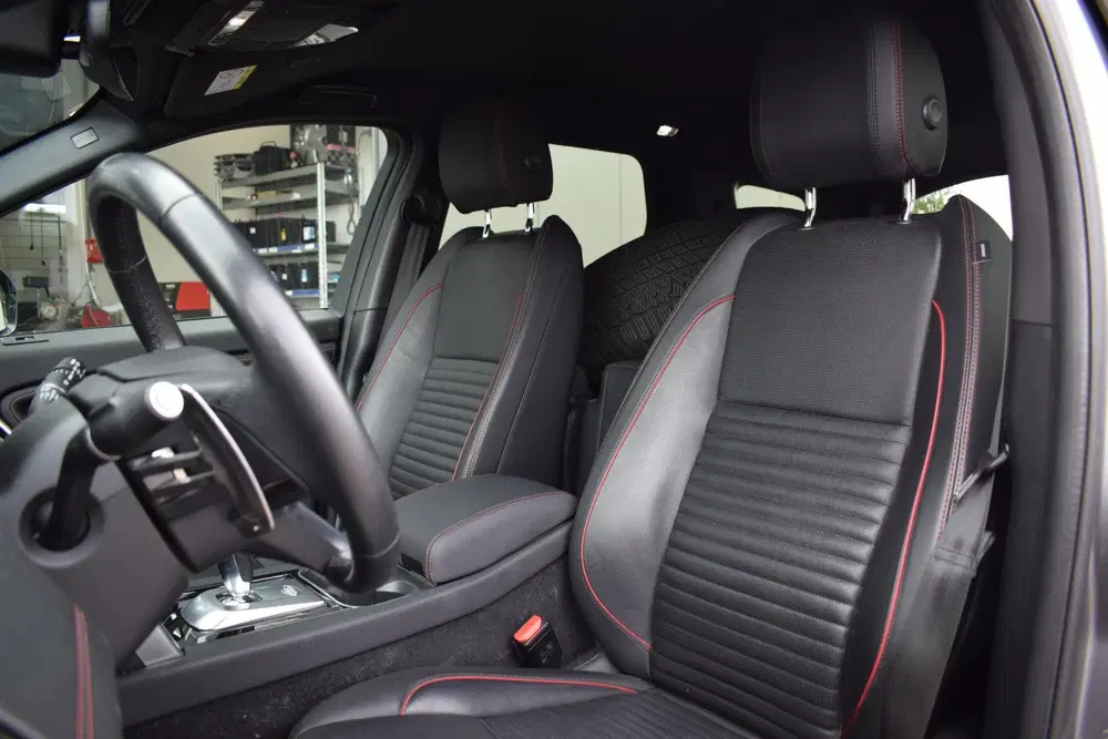 Land Rover Discovery Sport P300e 1.5 R-Dynamic HSE uit 2023, foto 5