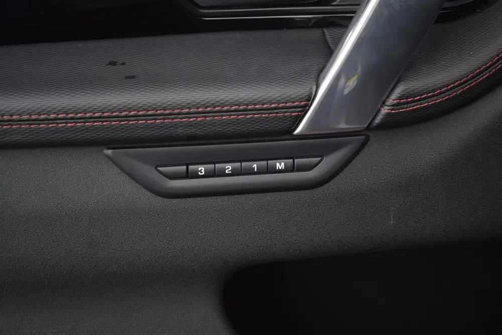 Land Rover Discovery Sport P300e 1.5 R-Dynamic HSE uit 2023, foto 6