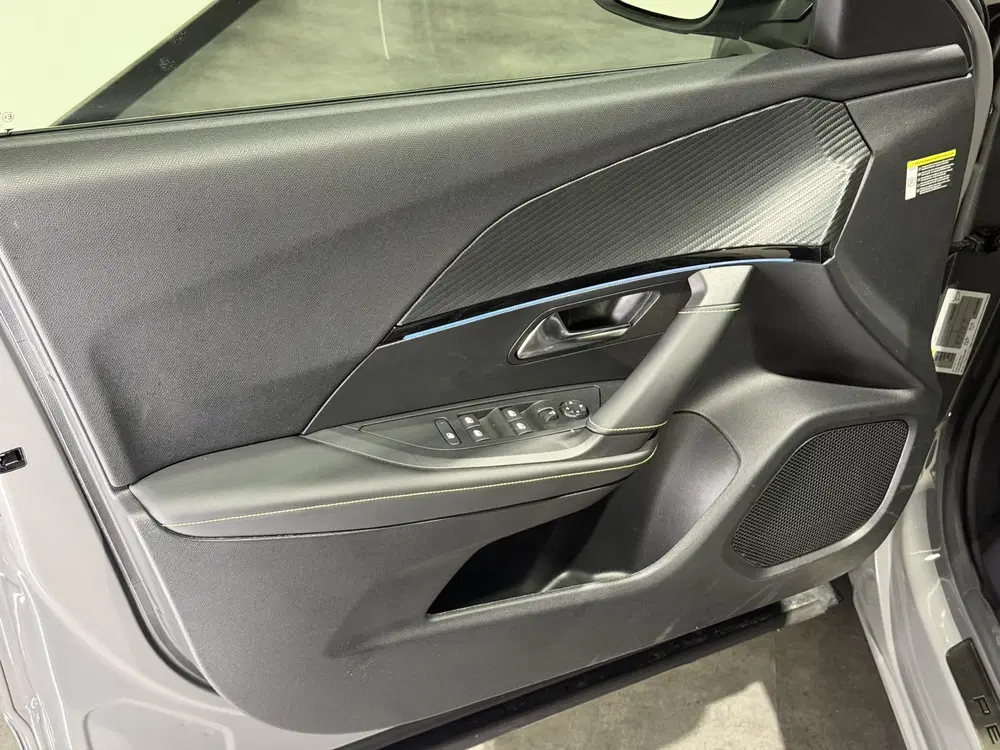 Peugeot 2008 EV GT 50 kWh uit 2025, foto 12