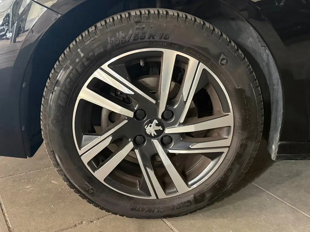 Peugeot 208 1.2 PureTech 75 Allure Cruise uit 2023, foto 10