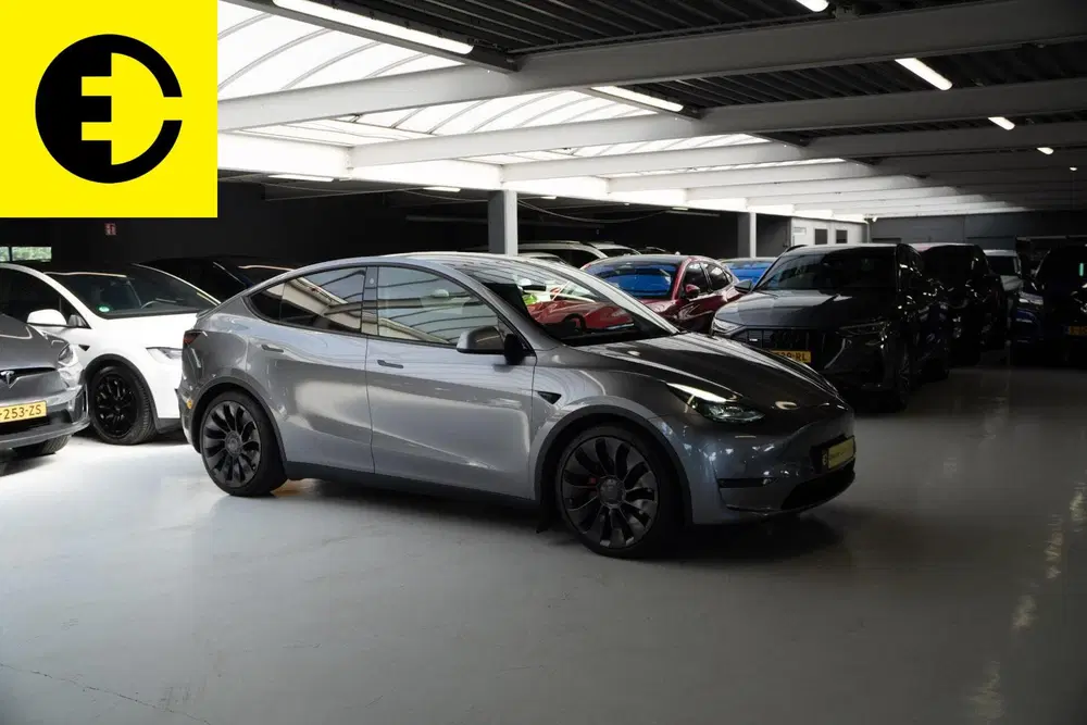 Tesla Model Y Performance AWD 75 kWh uit 2023, foto 11