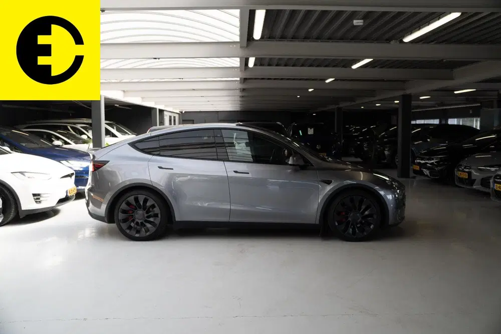 Tesla Model Y Performance AWD 75 kWh uit 2023, foto 12