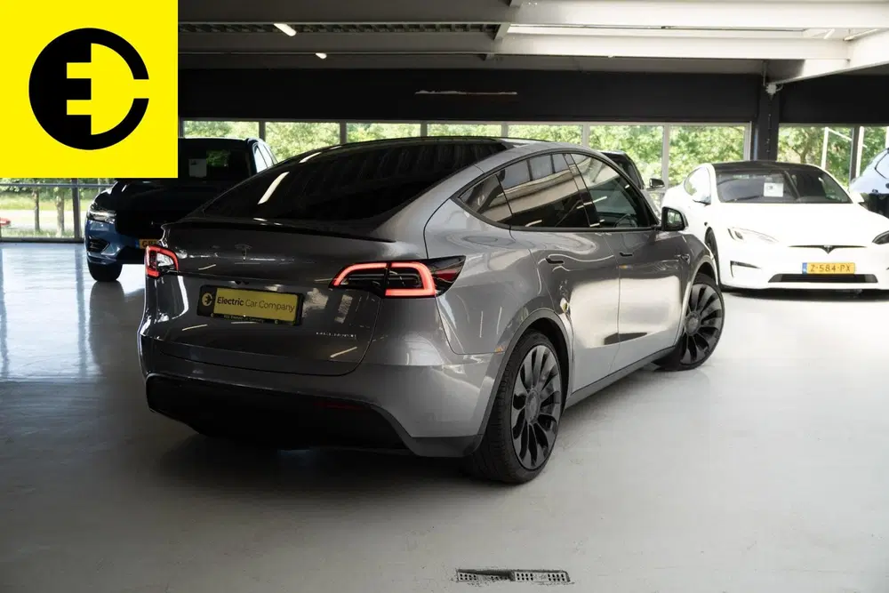 Tesla Model Y Performance AWD 75 kWh uit 2023, foto 13