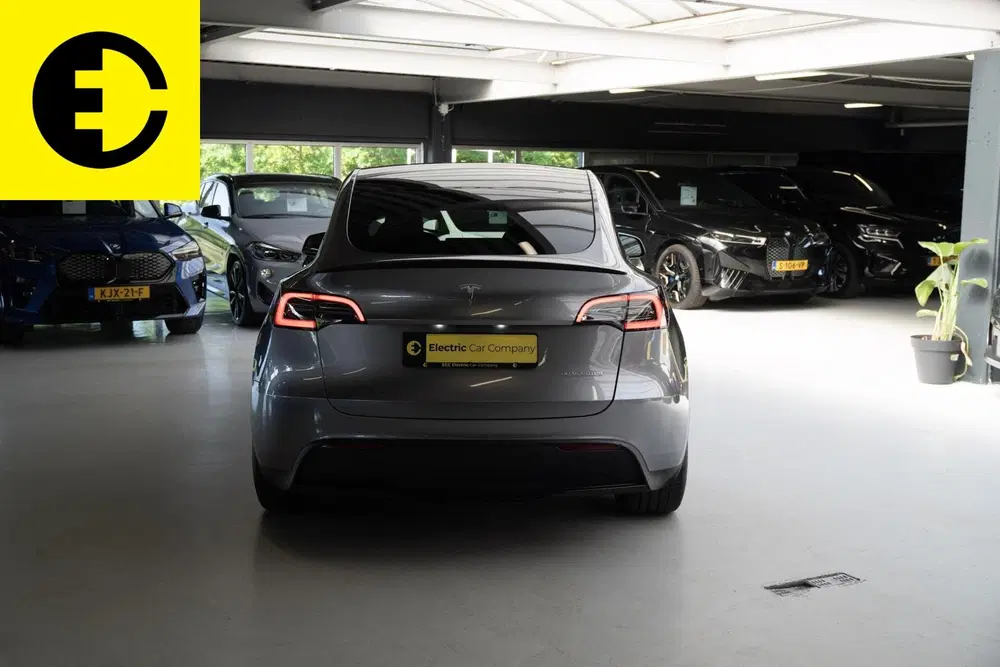 Tesla Model Y Performance AWD 75 kWh uit 2023, foto 14