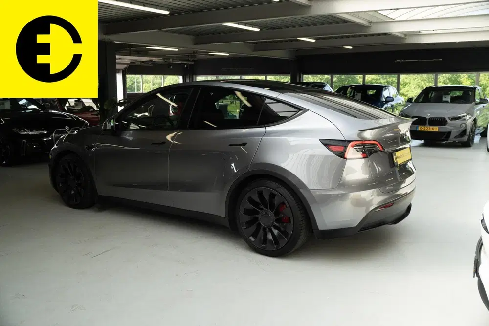 Tesla Model Y Performance AWD 75 kWh uit 2023, foto 15