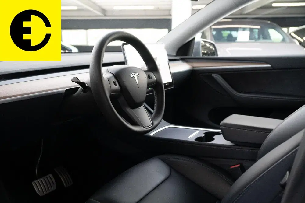 Tesla Model Y Performance AWD 75 kWh uit 2023, foto 5