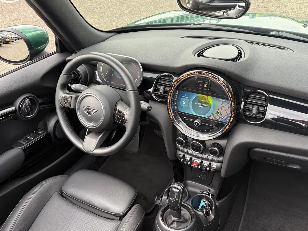 Mini Cabrio 1.5 Cooper Classic uit 2022, foto 11
