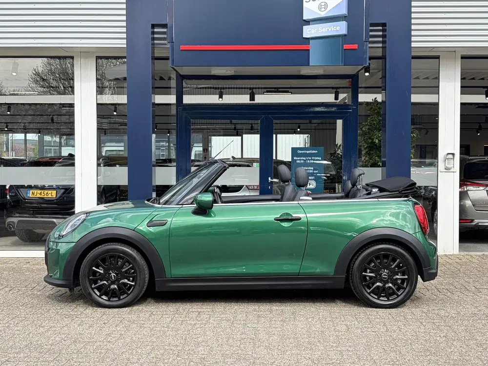 Mini Cabrio 1.5 Cooper Classic uit 2022, foto 3