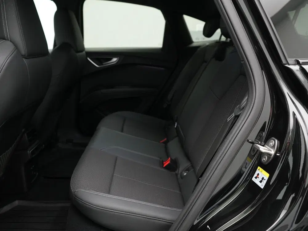 Audi Q4 e-tron 45 quattro S Edition 82 kWh 286 PK uit 2024, foto 14