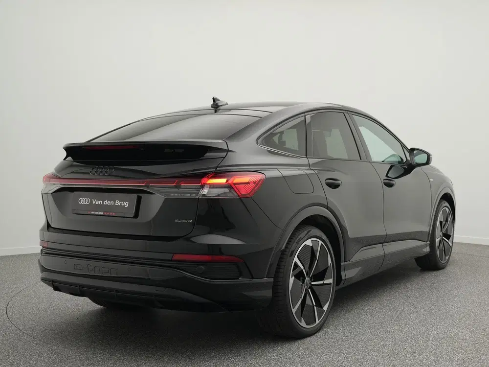 Audi Q4 e-tron 45 quattro S Edition 82 kWh 286 PK uit 2024, foto 2