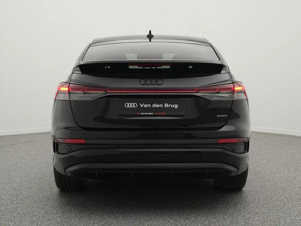 Audi Q4 e-tron 45 quattro S Edition 82 kWh 286 PK uit 2024, foto 7