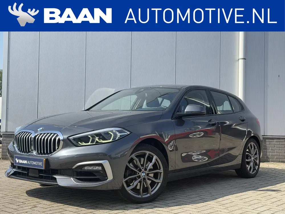 BMW 1-serie 120i High Executive uit 2021