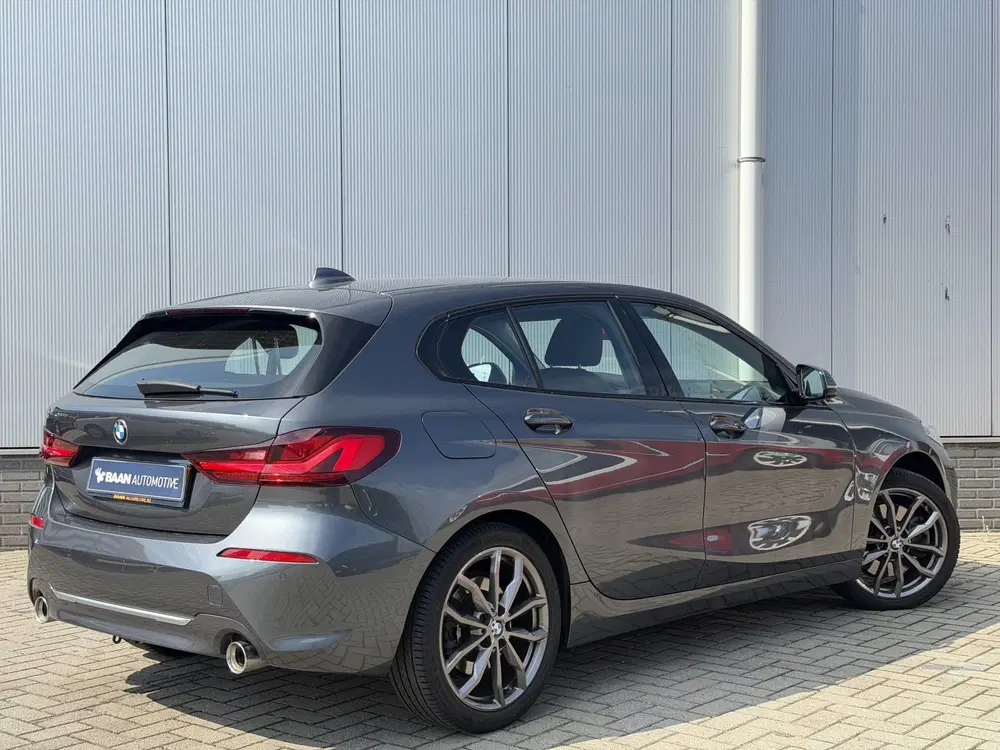 BMW 1-serie 120i High Executive uit 2021, foto 10