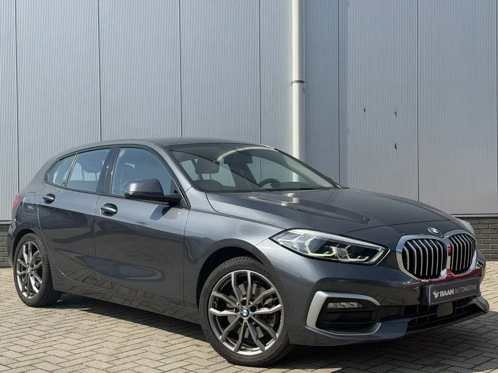 BMW 1-serie 120i High Executive uit 2021, foto 11