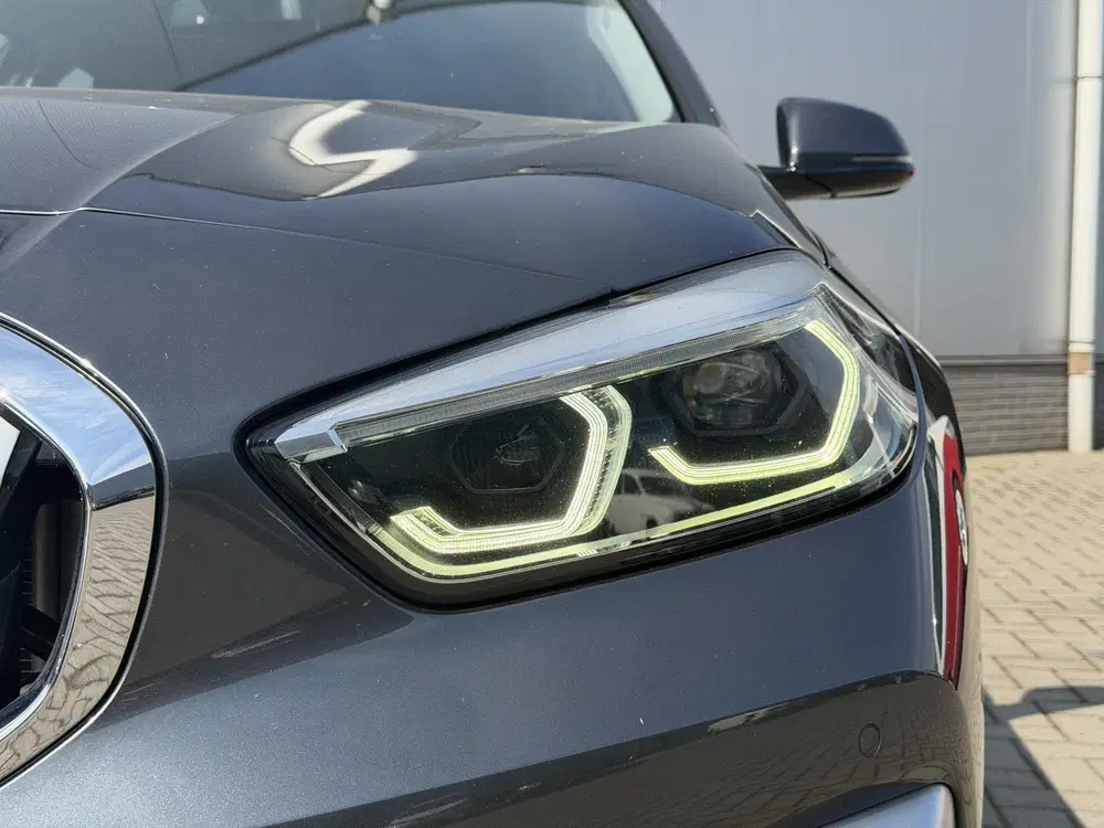 BMW 1-serie 120i High Executive uit 2021, foto 2