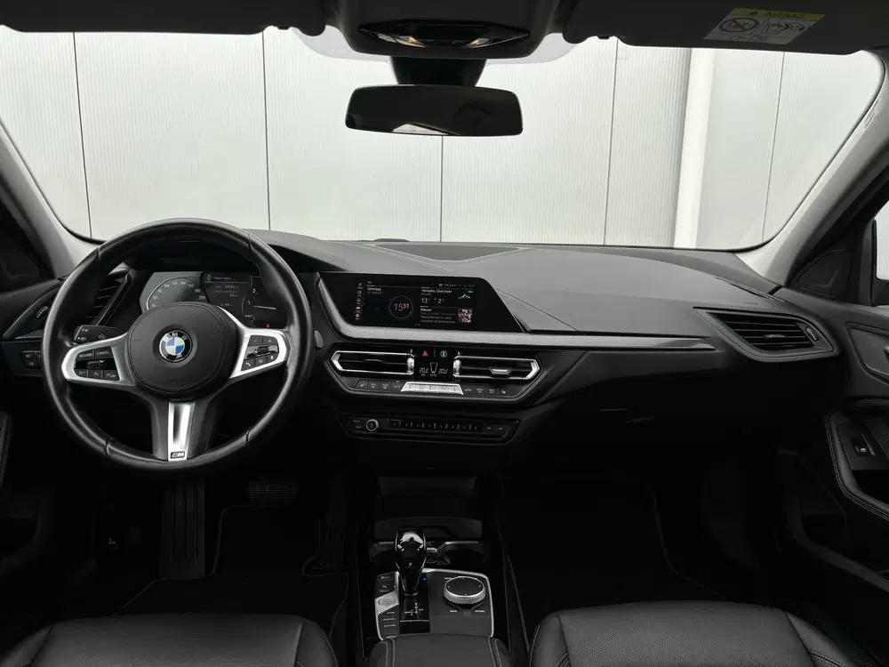 BMW 1-serie 120i High Executive uit 2021, foto 5