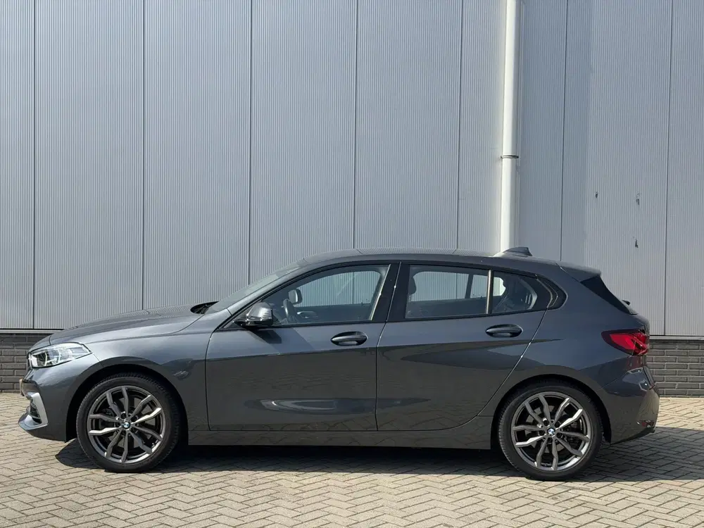 BMW 1-serie 120i High Executive uit 2021, foto 7