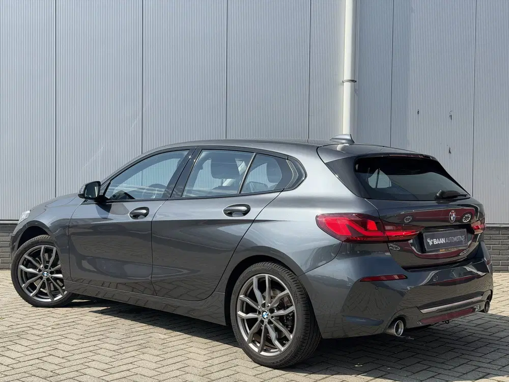 BMW 1-serie 120i High Executive uit 2021, foto 8