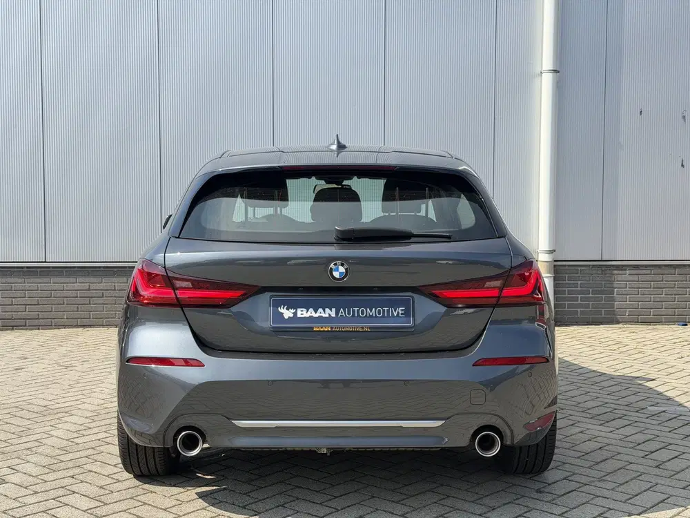 BMW 1-serie 120i High Executive uit 2021, foto 9
