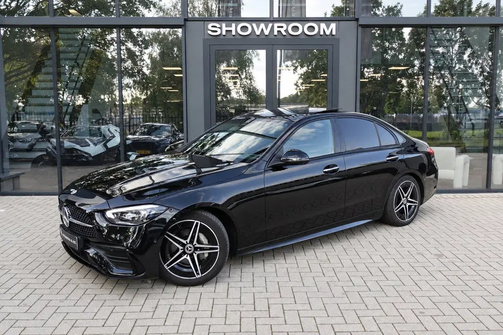 Mercedes-Benz C-Klasse 200 AMG Line PANO KEYLESS CAM uit 2022