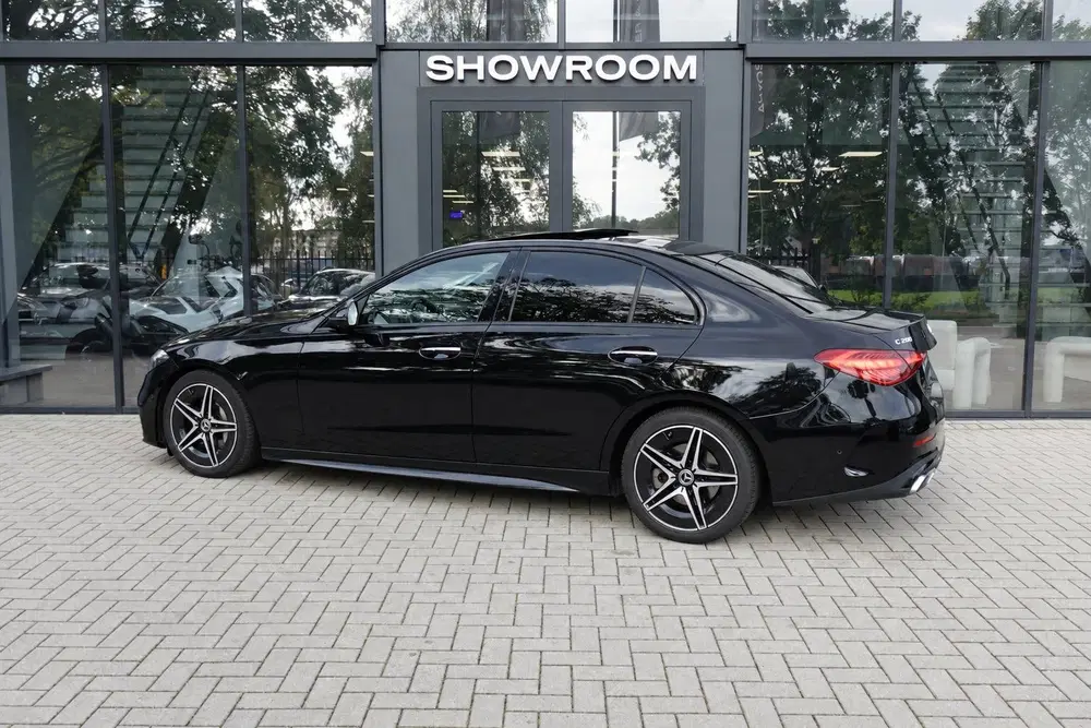 Mercedes-Benz C-Klasse 200 AMG Line PANO KEYLESS CAM uit 2022, foto 2